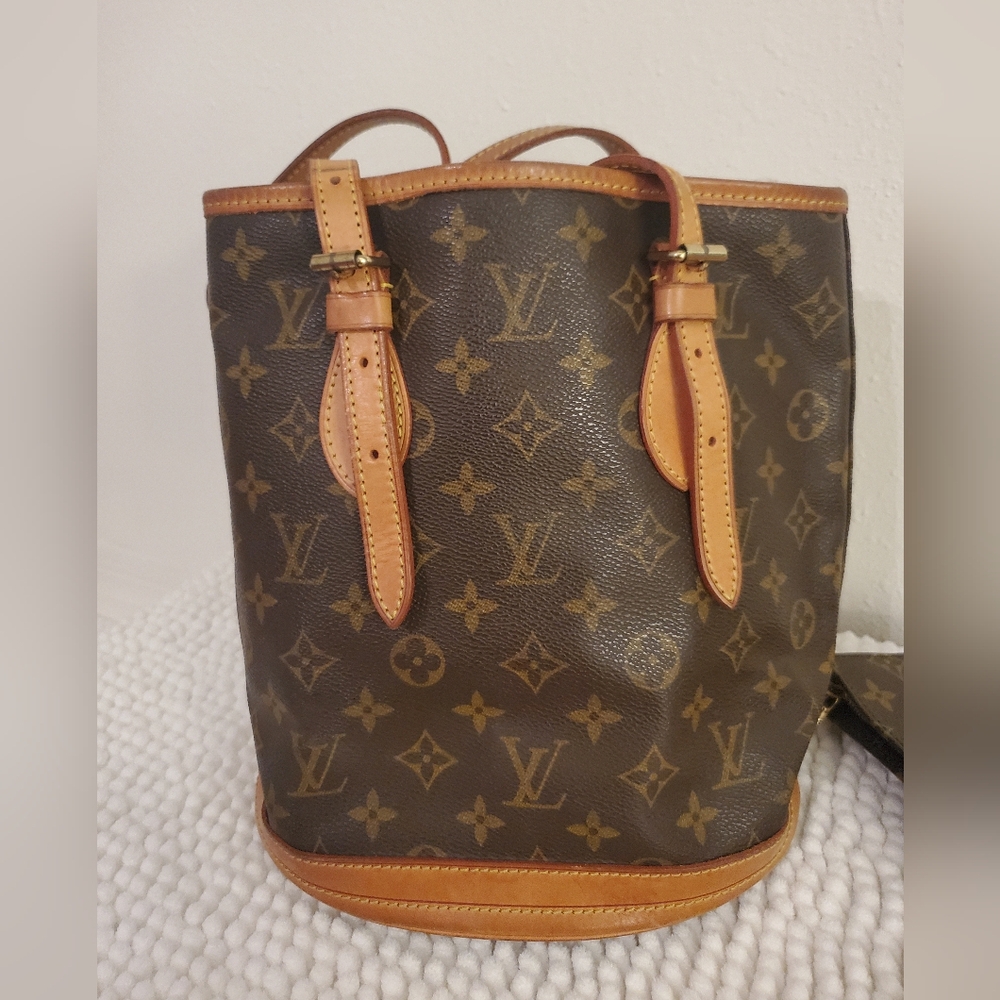 Louis Vuitton Authentic Petite Bucket Bag with Small Pouch